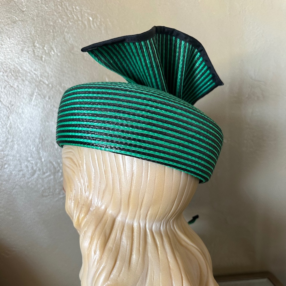 BEWITCHING 1960-70s' GREEN/BLACK STRIPED STRAW HAT WITH LARGE BOW/RHINESTONES - Picture 6 of 11